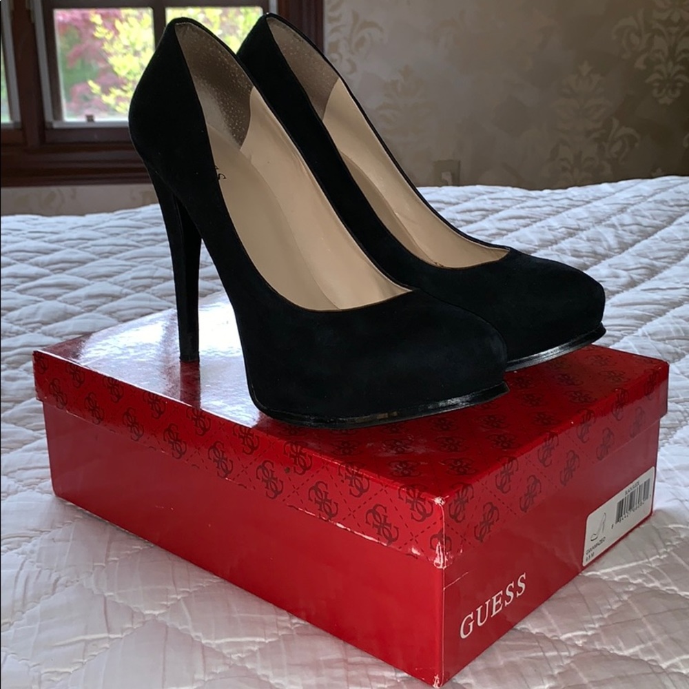 GUESS Gwamazed black suede pumps. Great condition